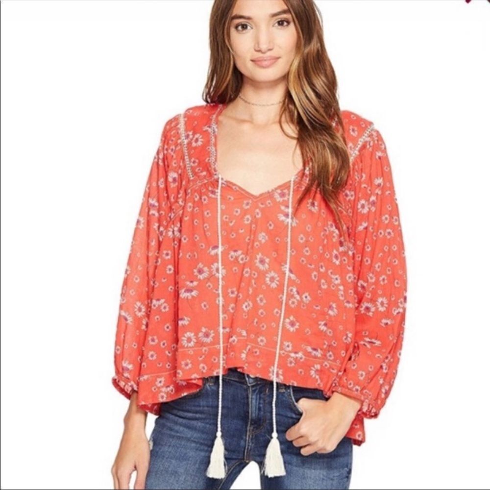 ✨ Free People daisy print red peasant blouse✨